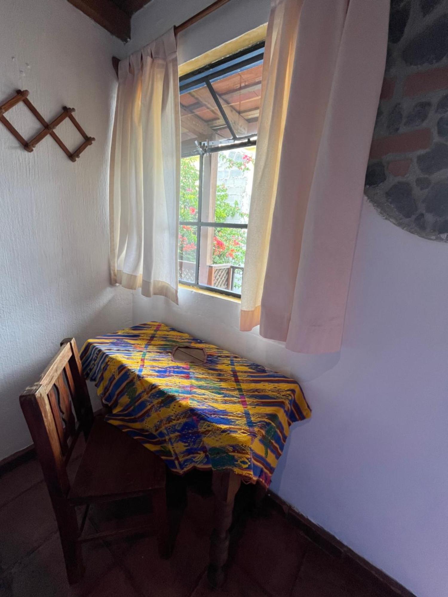 Yellow House Hostel B&B Антигуа-Гватемала Экстерьер фото
